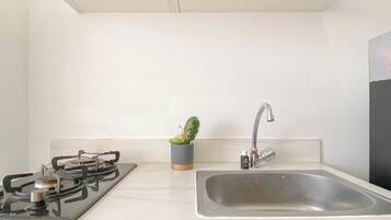 Standard Apartment, 2 Bedrooms | Private kitchen