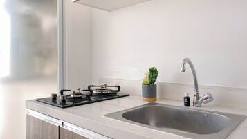 Standard Apartment, 2 Bedrooms | Private kitchen