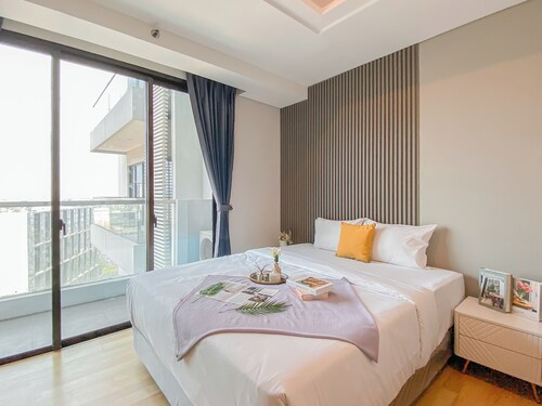 Comfy And Neat Studio At Capitol Suites Apartment