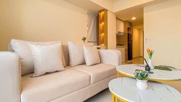 Apartamento standard, 2 quartos | Sala de estar