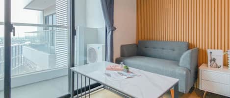 Standard Studio, 1 Bedroom | Living area