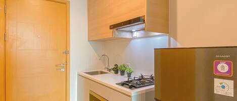Standard Studio, 1 Bedroom | Private kitchen