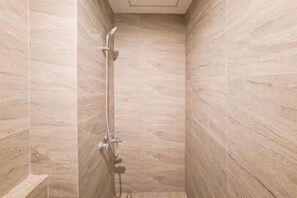 Standard Studio, 1 Bedroom | Bathroom - Simple And Tidy Studio Apartment Collins Boulevard (Tangerang)