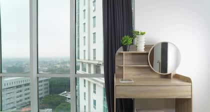 Modern 2Br With Service Room Apartment Woodland Park Residence