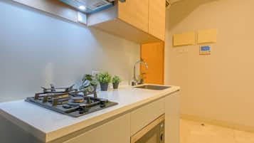 Standard Apartment, 2 Bedrooms | Private kitchen