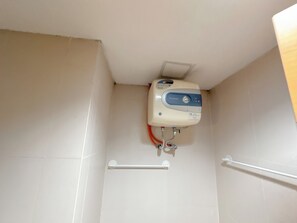 Bathroom - Exclusive And Comfort 2Br Aryaduta Residence Surabaya Apartment (Surabaya)