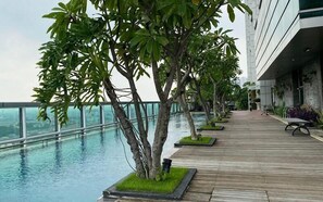 Outdoor pool - Exclusive And Comfort 2Br Aryaduta Residence Surabaya Apartment (Surabaya)