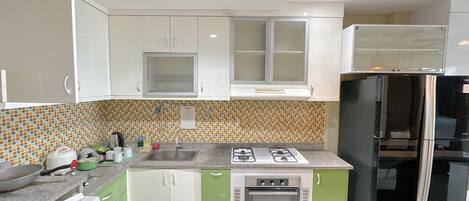 Standard Apartment, 2 Bedrooms | Private kitchen