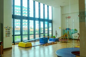 Área de juegos infantiles bajo techo