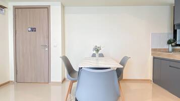 Leilighet – standard, 3 soverom | Spisestue