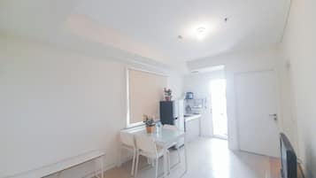 Apartment, 2 Bedrooms | Living area