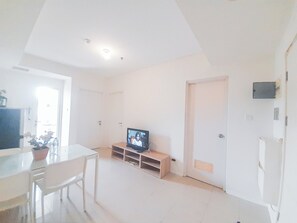 Apartamento, 2 quartos | Área de estar