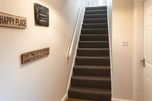 Interior - Convenient & Cozy Getaway in the Heart of Doncaster (Doncaster)