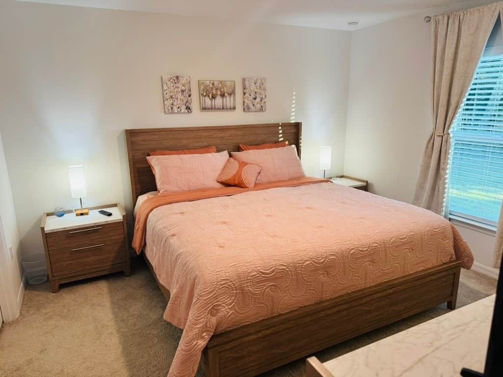 4 bedrooms, iron/ironing board, WiFi, bed sheets