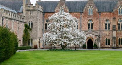The Snug - A Quaint Mews Cottage City Centre