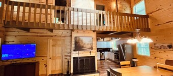 Cozy 3-bedroom chalet close to Schuss Mountain, Bellaire, and Torch lake