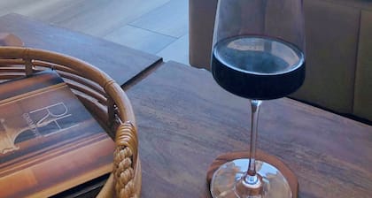 Modern Lakeview 2-bedroom home, just steps from Michigan Lake