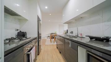 Fridge, microwave, oven, stovetop