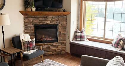 Ski-In Townhouse in Big White with Hot Tub