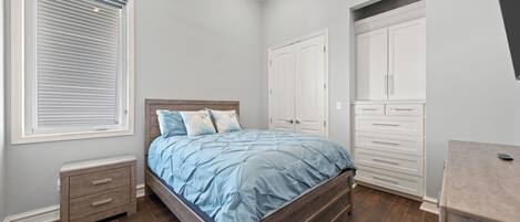 3 bedrooms, iron/ironing board, WiFi (free)