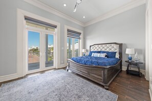 Room - Serenity by the Sea, a spectacular 3 bedroom with bunk room, private pool. (South Padre Island)