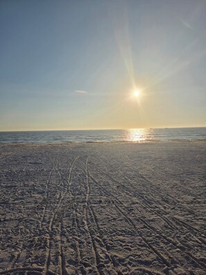 On the beach - Cozy 1-Bedroom Condo BEACHFRONT Ft. Myers Beach (Fort Myers Beach)