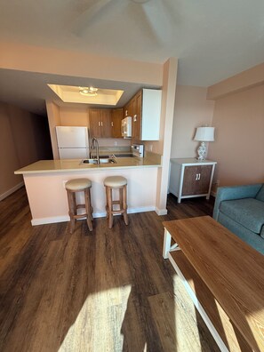 Interior - Cozy 1-Bedroom Condo BEACHFRONT Ft. Myers Beach (Fort Myers Beach)