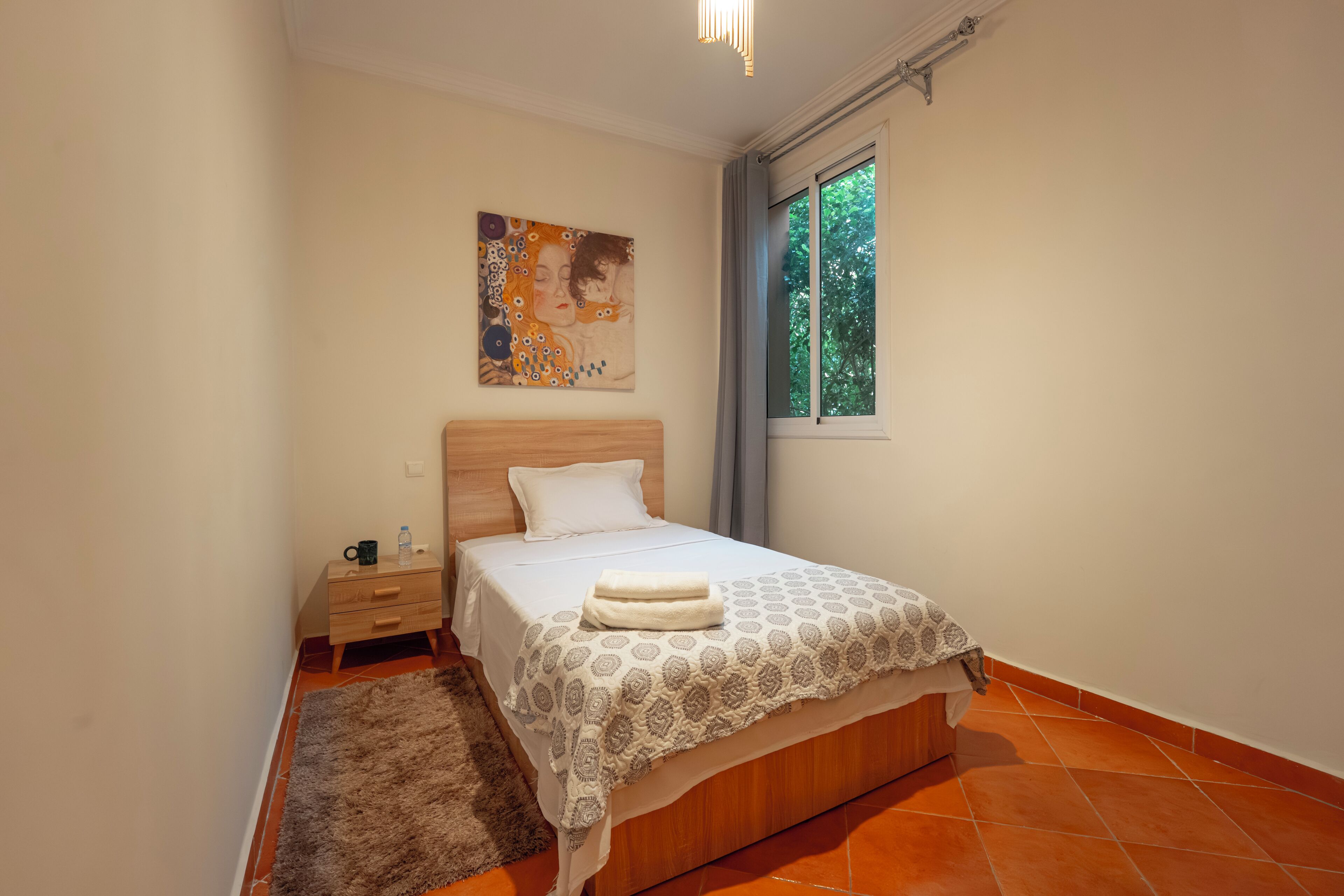 2 bedrooms, iron/ironing board, travel cot, free WiFi