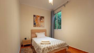 2 bedrooms, iron/ironing board, travel cot, free WiFi