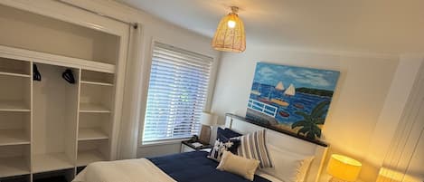 BĂŒgeleisen/BĂŒgelbrett, WLAN, BettwĂ€sche