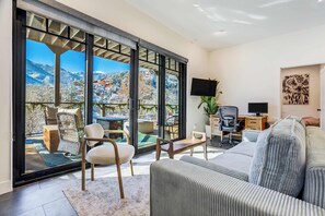 TV, offices - Redstone Terrace! Scenic Mountain View by Downtown (Manitou Springs)