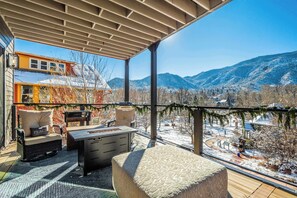 Property grounds - Redstone Terrace! Scenic Mountain View by Downtown (Manitou Springs)