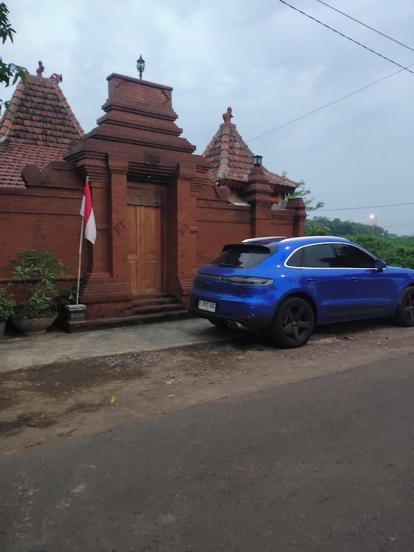 Exterior - GRHA PAWITRA TROWULAN (Bejijong)