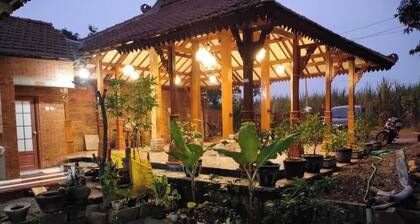 GRHA PAWITRA TROWULAN