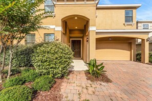 Exterior detail - 2311VD:5-Bedroom oasis in Davenport, perfect for family getaways near Disney and theme parks. (Davenport)