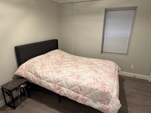 Bügeleisen/Bügelbrett, Internetzugang, Bettwäsche