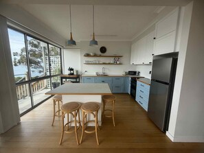 Fridge, stovetop, coffee/tea maker, electric kettle - 20 Karbeethong Avenue (Mallacoota)