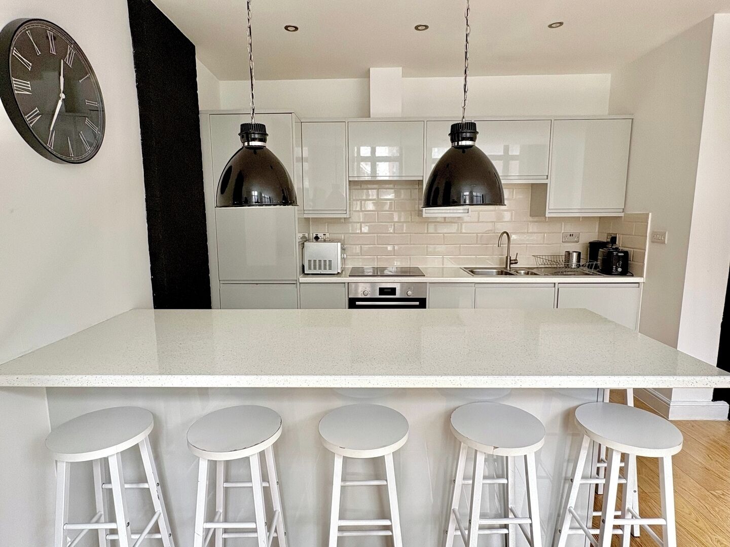 Fridge, oven, stovetop, cookware/dishes/utensils