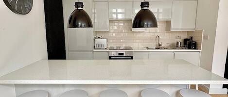 Fridge, oven, stovetop, cookware/dishes/utensils