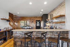 Fridge, microwave, oven, stovetop - LUX Mountain View Cabin~Firepit~Hottub~Pool table~Close to DT Blue Ridge (Blue Ridge)
