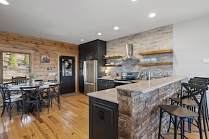 Fridge, microwave, oven, stovetop - LUX Mountain View Cabin~Firepit~Hottub~Pool table~Close to DT Blue Ridge (Blue Ridge)