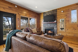 Smart TV, fireplace - LUX Mountain View Cabin~Firepit~Hottub~Pool table~Close to DT Blue Ridge (Blue Ridge)