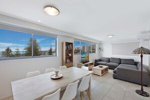 Interior - Sunset Rooftop BBQs & Pool | Stylish Stay in The Entrance (The Entrance)