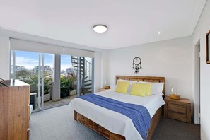 Iron/ironing board, bed sheets - Sunset Rooftop BBQs & Pool | Stylish Stay in The Entrance (The Entrance)