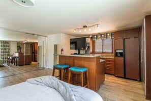 Fer et planche à repasser, Wi-Fi gratuit, draps fournis