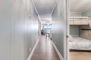 3 chambres, fer et planche à repasser, Wi-Fi, draps fournis