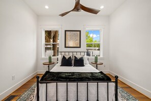 8 slaapkamers, reisbedje, wifi, beddengoed