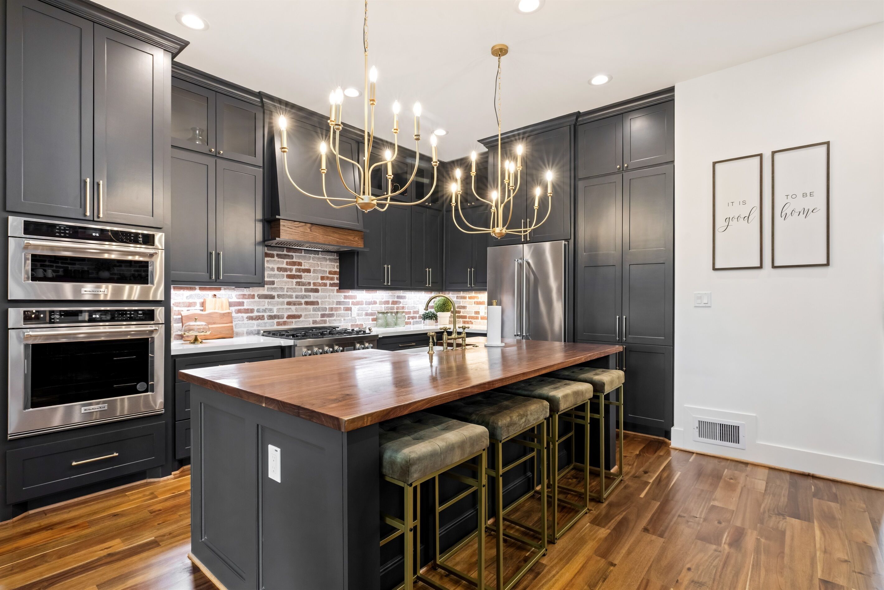 Køleskab, mikrobølgeovn, ovn, kogeplade