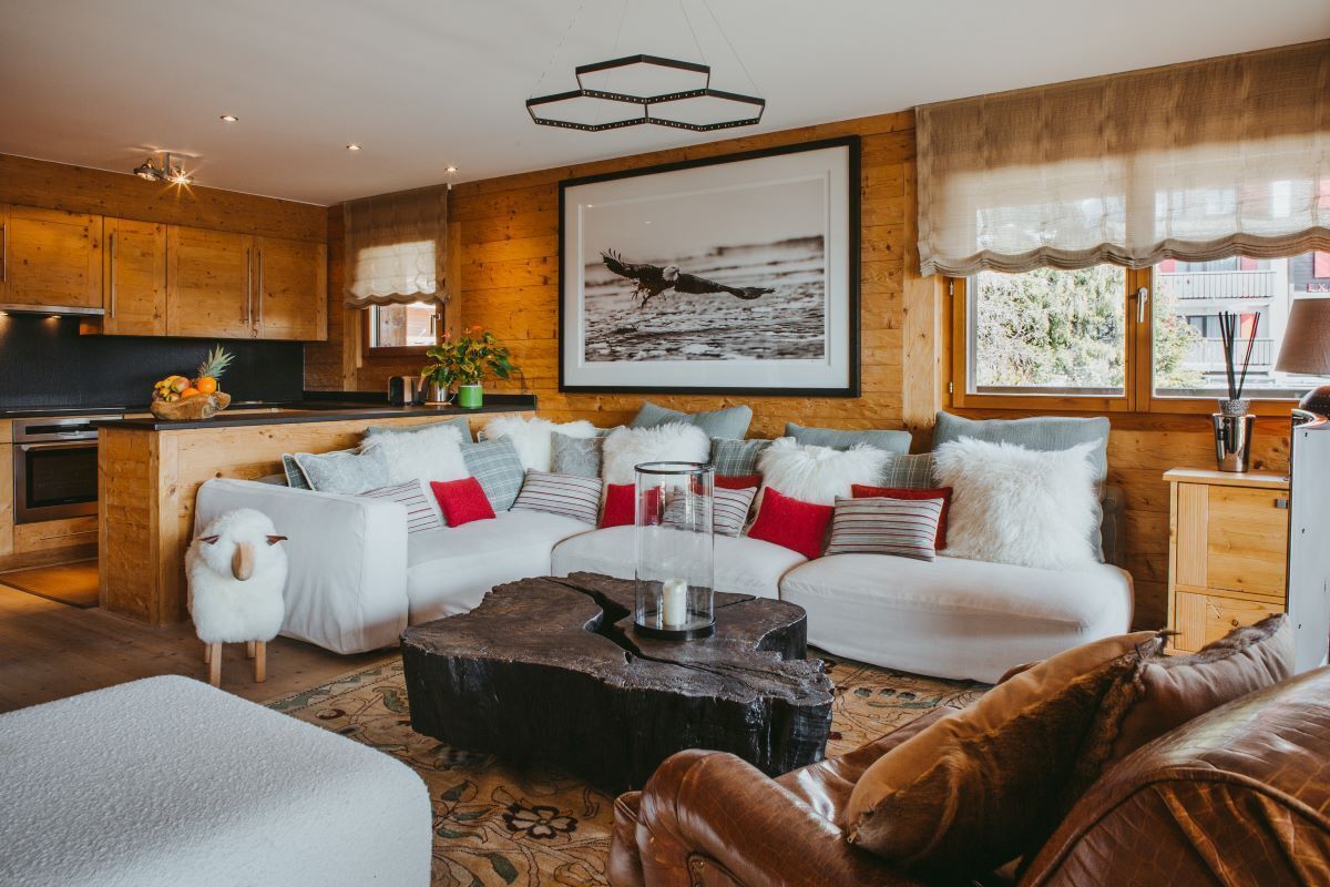 TV connectée, cheminée, table de tennis de table