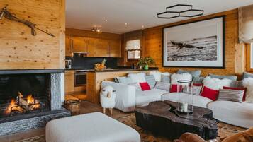 Smart TV, fireplace, ping pong